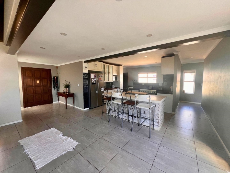 4 Bedroom Property for Sale in Country Club Western Cape